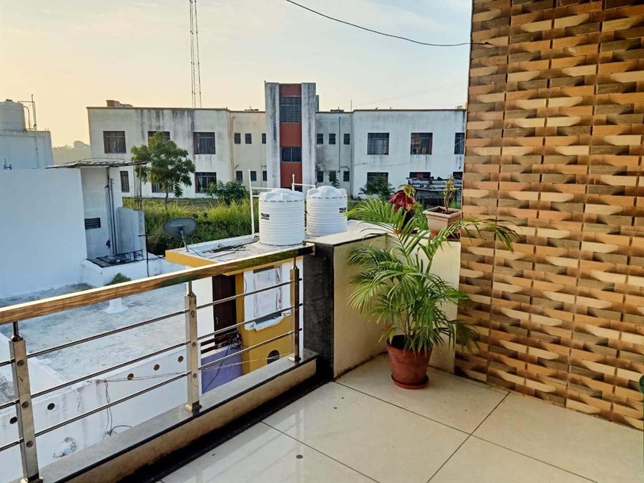 Bhavya Homestay Garudeshwar Ngoại thất bức ảnh